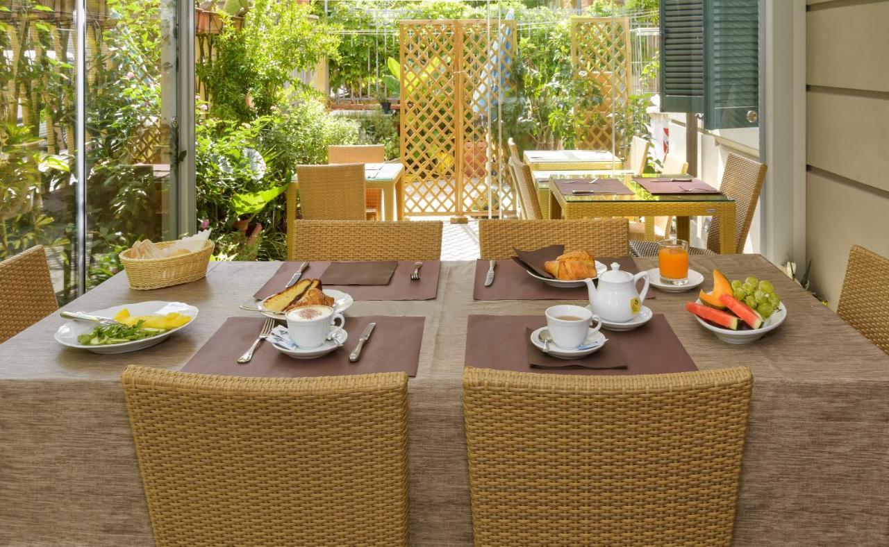 Hotel Vittoria เวียเรจโจ ภายนอก รูปภาพ