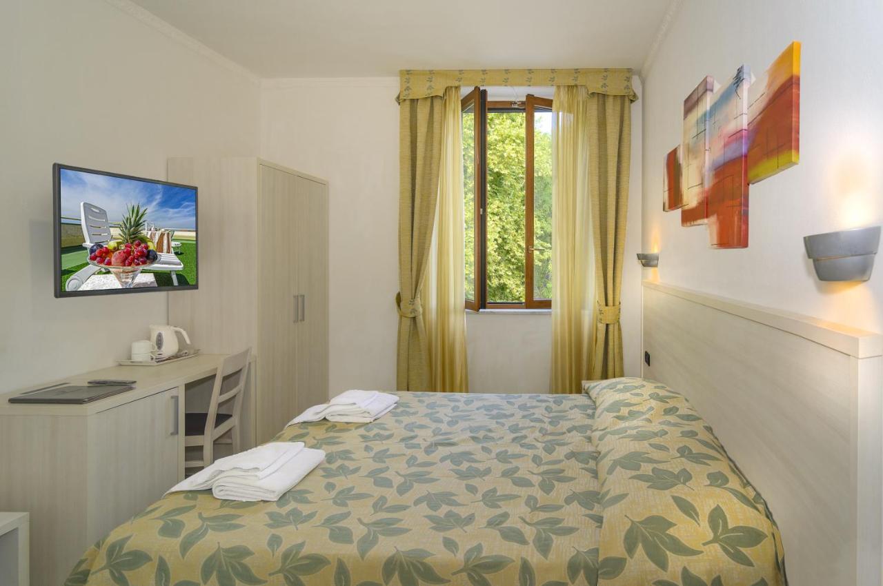 Hotel Vittoria เวียเรจโจ ภายนอก รูปภาพ