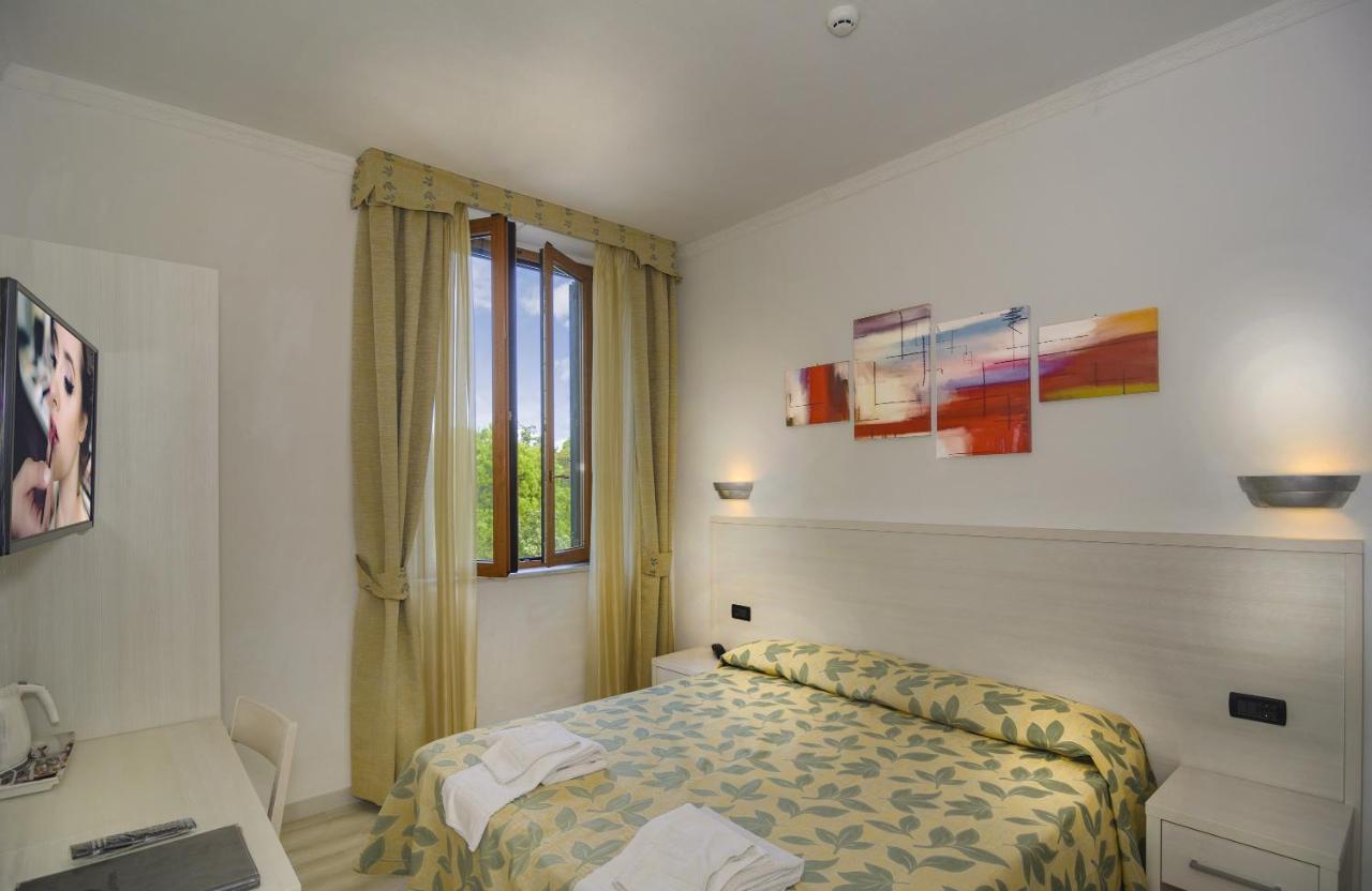 Hotel Vittoria เวียเรจโจ ภายนอก รูปภาพ