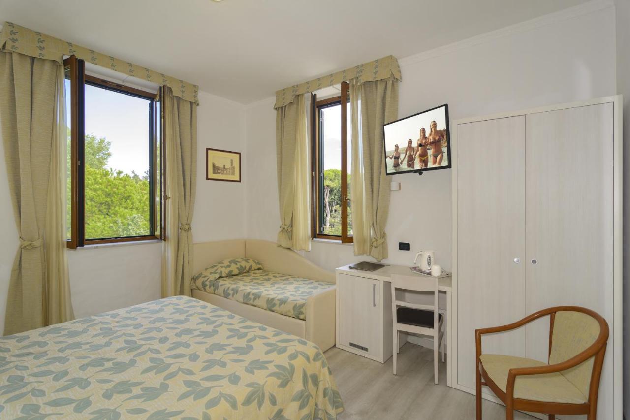 Hotel Vittoria เวียเรจโจ ภายนอก รูปภาพ