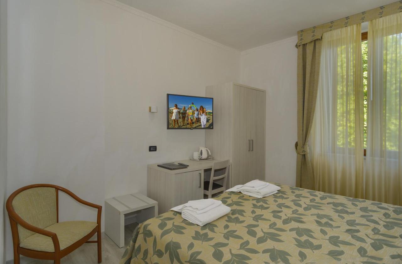 Hotel Vittoria เวียเรจโจ ภายนอก รูปภาพ