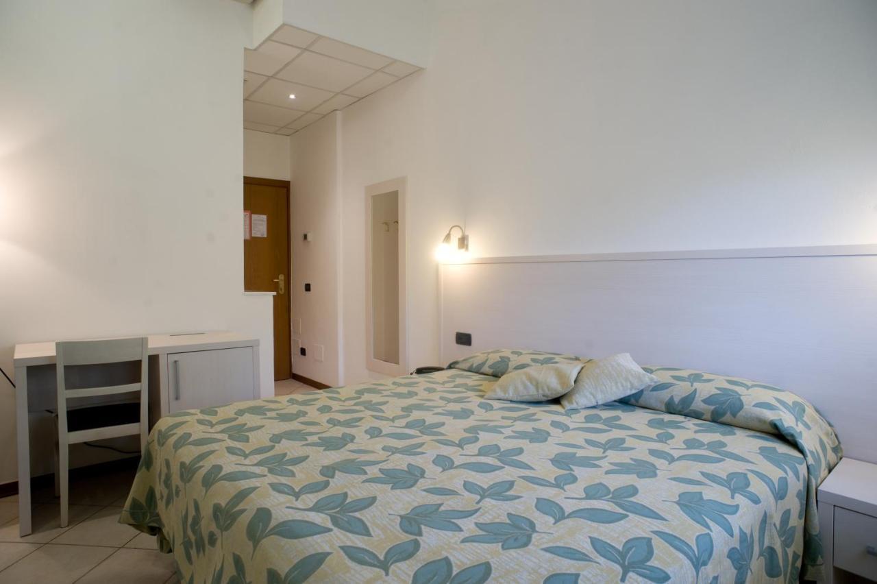 Hotel Vittoria เวียเรจโจ ภายนอก รูปภาพ