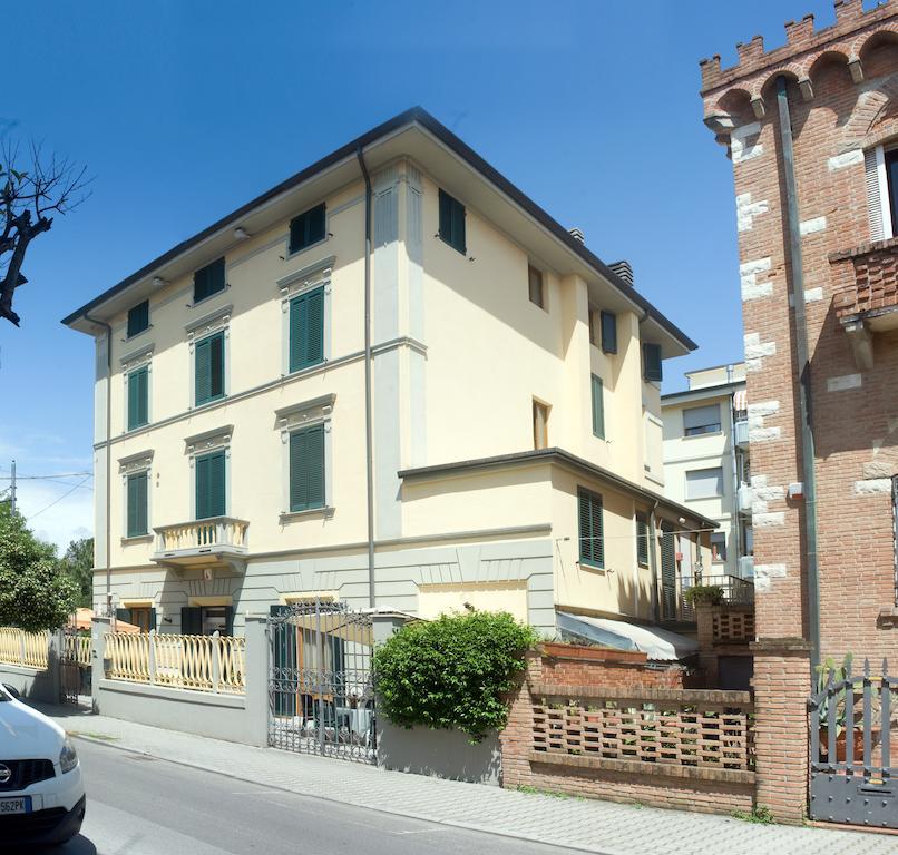 Hotel Vittoria เวียเรจโจ ภายนอก รูปภาพ