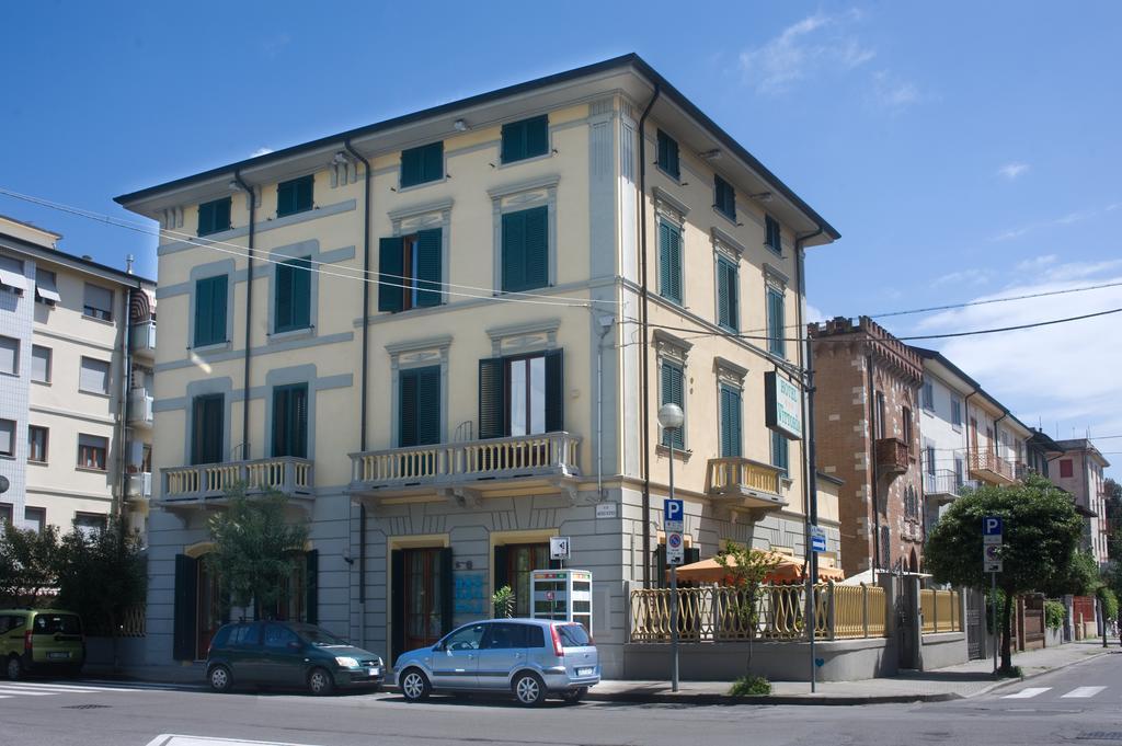 Hotel Vittoria เวียเรจโจ ภายนอก รูปภาพ