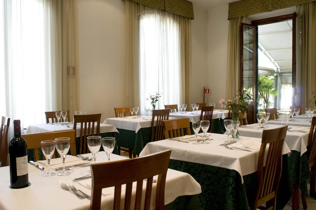 Hotel Vittoria เวียเรจโจ ภายนอก รูปภาพ