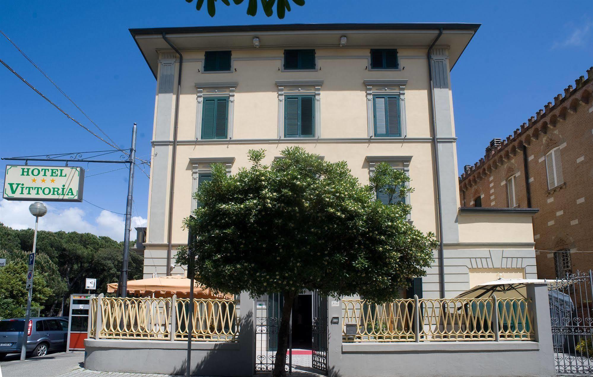 Hotel Vittoria เวียเรจโจ ภายนอก รูปภาพ
