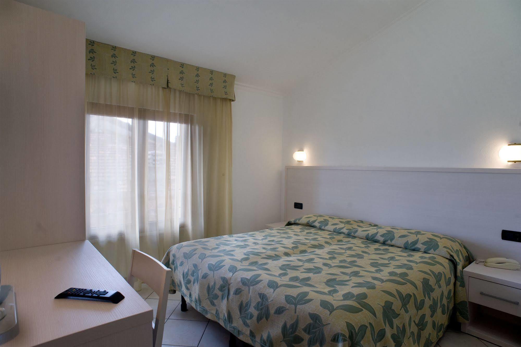 Hotel Vittoria เวียเรจโจ ภายนอก รูปภาพ
