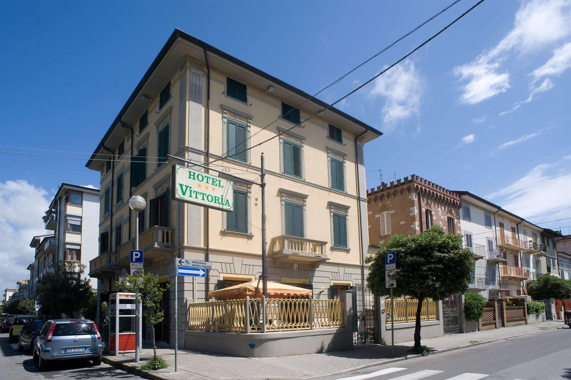 Hotel Vittoria เวียเรจโจ ภายนอก รูปภาพ
