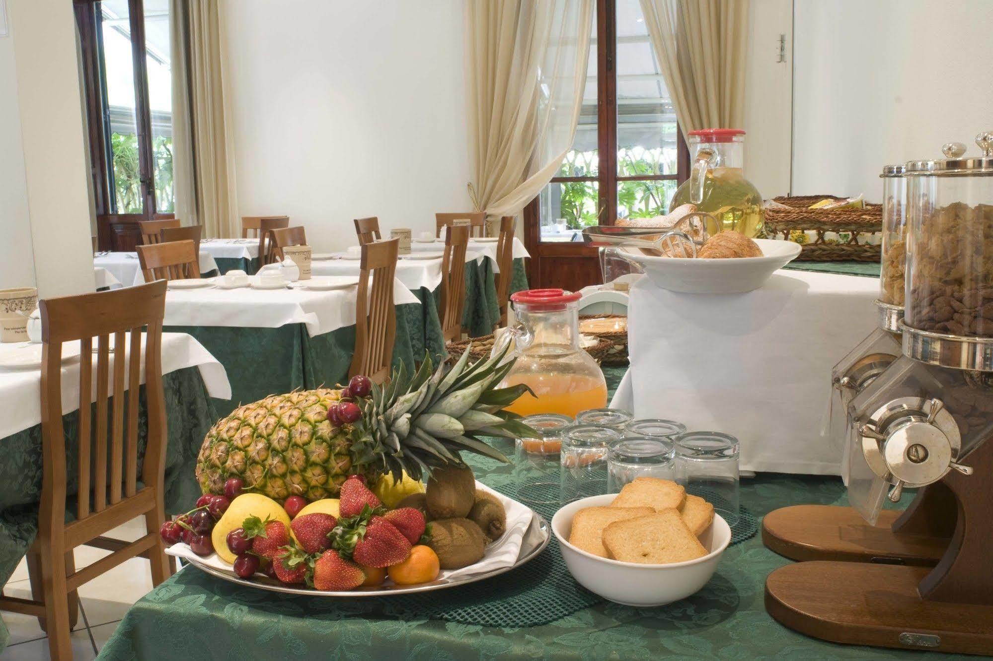 Hotel Vittoria เวียเรจโจ ภายนอก รูปภาพ