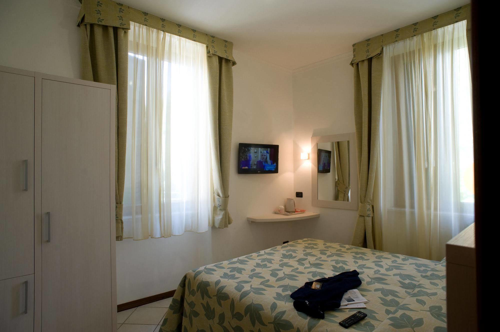 Hotel Vittoria เวียเรจโจ ภายนอก รูปภาพ