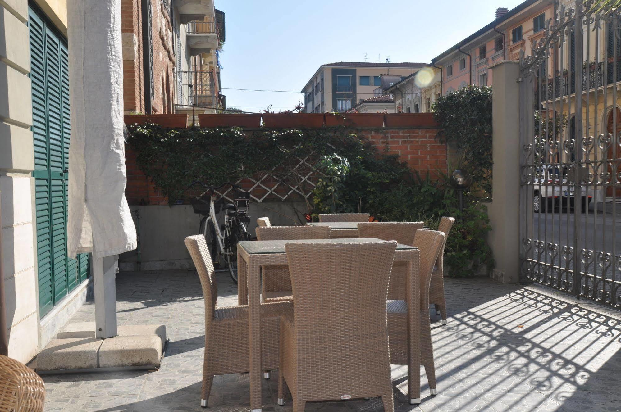 Hotel Vittoria เวียเรจโจ ภายนอก รูปภาพ