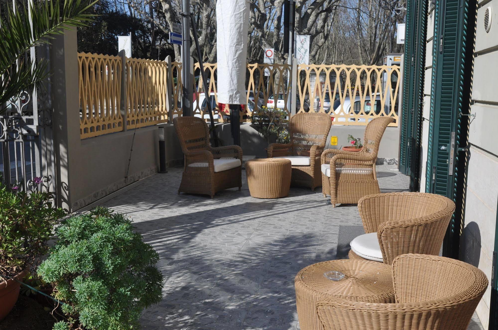 Hotel Vittoria เวียเรจโจ ภายนอก รูปภาพ